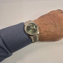 Rolex Day-Date 40 Presidente Weißgold Olivgrün Automatik Vollständig
