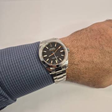Rolex Milgauss Black Dial 40mm Automático Completo