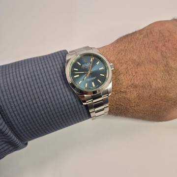 Rolex Milgauss Blue Dial Green Sapphire 40mm Automático Completo