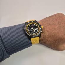 Breitling Endurance Pro Yellow Edition 44mm Quarz Komplett