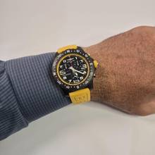 Breitling Endurance Pro Gelbe Edition 44mm Quarz Komplett