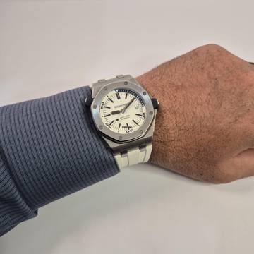 Audemars Piguet Royal Oak Offshore Diver White Edition 42mm Automático Completo