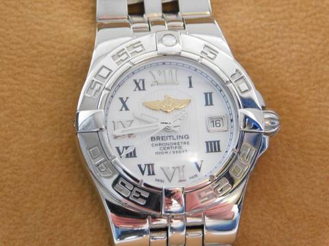 Breitling Galactic 30 Starliner / Galactic 30 mit Perlmuttzifferblatt im Top Zustand Mid Size langes Band im Best Zustand 30 mm ohne Krone