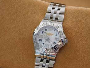 Thumbnail von Breitling Galactic 30 Starliner / Galactic 30 mit Perlmuttzifferblatt im Top Zustand Mid Size langes Band im Best Zustand 30 mm ohne Krone