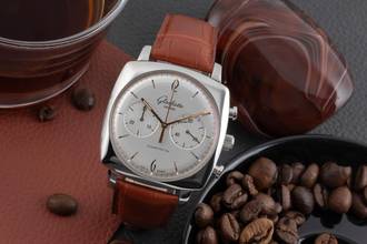 Thumbnail von Glashütte Original Sixties Kare Dikdörtgen Kronograf Senator Sixties Kare Dikdörtgen Kronograf 1-39-34-03-32-04 Kutu