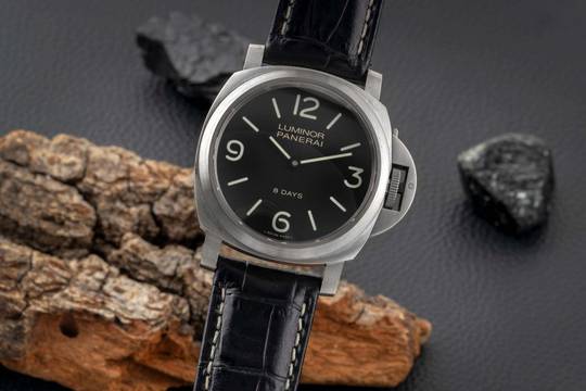 Panerai Luminor Base 8 Days Handaufzug Titan Ref. PAM00562 Box