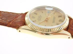 Thumbnail von Rolex Datejust 31 18 Karat Gelbgold Datejust 31 mm Medium mit Krokoband und original Schließe original Box im Top Zustand von 1977