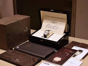Thumbnail von Patek Philippe World Time Komplikationen World Time 5130g Weißgold Silberzifferblatt - Wie neu Vollständiges Set