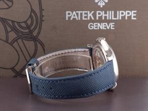 Thumbnail von Patek Philippe World Time Komplikationen World Time 5130g Weißgold Silberzifferblatt - Wie neu Vollständiges Set