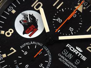 Thumbnail von Fortis Flieger Chronograph Ref.597.11.141 1994 Full Set Original Vintage Unpoliert Flieger Chronograph Aufklärungsgeschwader 51 Immelman Limited Edition Day-Date Leder Faltschließe