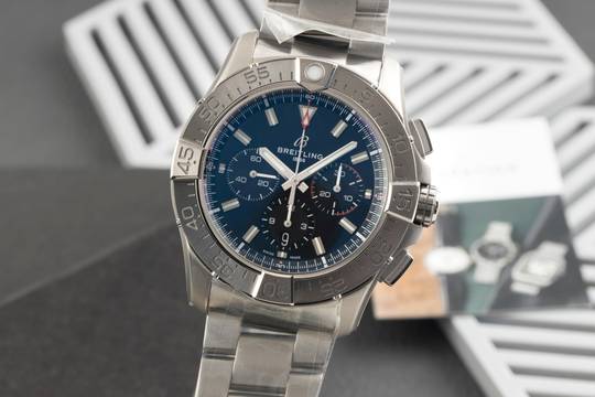  Breitling Super Avenger B01 Chronograph 46 Titan Automatik Ref EB0148101B1E1 B&P 