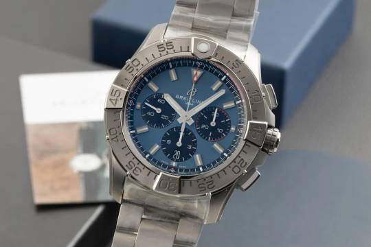 Breitling Super Avenger B01 Chronograph 46 Titan Automatik Ref EB0148101C1E1 B&P