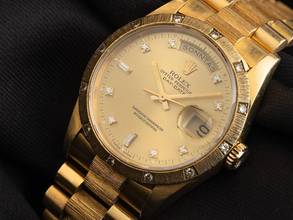 Thumbnail von Rolex Day-Date 36 18kt Gelbgold Diamanten Rindengravur Ref.18308 Bj.1990 Full Set sehr gut Vintage Day Date 18kt Gelbgold Diamanten Rindengravur 141g