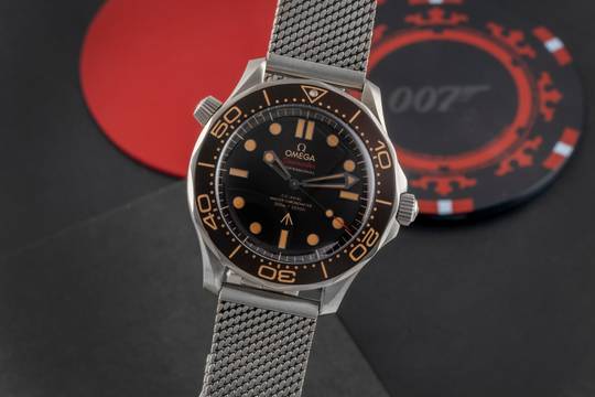  Omega Seamaster Diver 300 M James Bond 007 Titan Automatik 210.90.42.20.01.001 