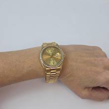 Thumbnail von Rolex Day-Date 36mm Yellow Gold Custom Diamond Bezel Presidente Automático Completo