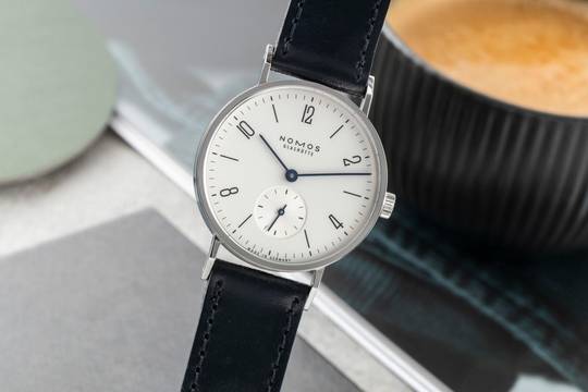 NOMOS Tangente 33 BSH Edelstahl Handaufzug Medium Size B&P 2025