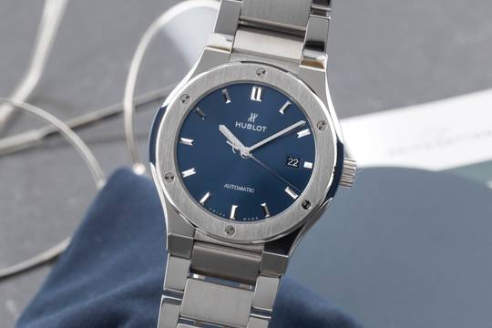 Hublot Classic Fusion 42 Blue Titan Automatik Ref. 548.NX.7170.NX B&P 2019