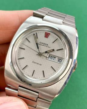 Omega Classic Megaquartz 32 KHz Day Date Vintage