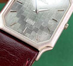 Thumbnail von Omega Classic Very Rare Quarz in 950 Solid Platinum Structured Dial Vintage