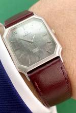 Thumbnail von Omega Classic Very Rare Quarz in 950 Solid Platinum Structured Dial Vintage