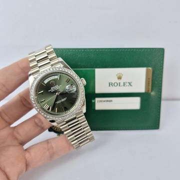 Rolex Day-Date 40mm Presidente Ouro Branco Factory Diamonds Olive Green Automático Completo
