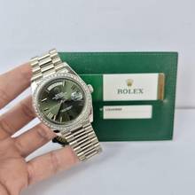 Thumbnail von Rolex Day-Date 40mm Presidente Weißgold Fabrikdiamanten Olivgrün Automatik Vollständig