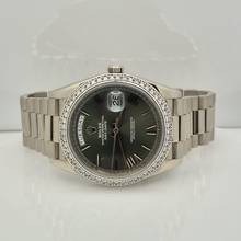 Thumbnail von Rolex Day-Date 40mm Presidente Weißgold Fabrikdiamanten Olivgrün Automatik Vollständig