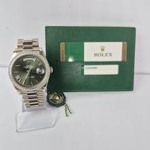 Thumbnail von Rolex Day-Date 40mm Presidente Weißgold Fabrikdiamanten Olivgrün Automatik Vollständig