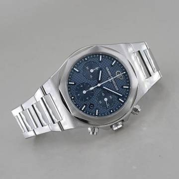 Girard Perregaux Laureato Chronograph Ø 42 mm Blaues Zifferblatt Full Set