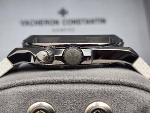 Thumbnail von Vacheron Constantin Overseas Dual Time Kardinalpunkte Norden 41mm 7930V/210T-H073 Weißes Zifferblatt Ungetragen/Neuwertig Vollständiges Set 07-2026
