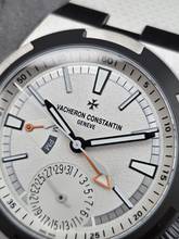 Thumbnail von Vacheron Constantin Overseas Dual Time Kardinalpunkte Norden 41mm 7930V/210T-H073 Weißes Zifferblatt Ungetragen/Neuwertig Vollständiges Set 07-2026