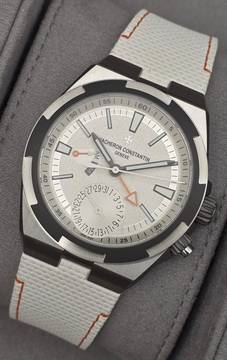 Vacheron Constantin Overseas Dual Time Cardinal Points North 41mm 7930V/210T-H073 Whita dial Unworn/New Condition Full Set 7-2026