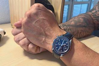 Thumbnail von Omega Speedmaster Moonwatch Chronograph neuwertige Titan Speedy Zifferblatt Blau aus 2024