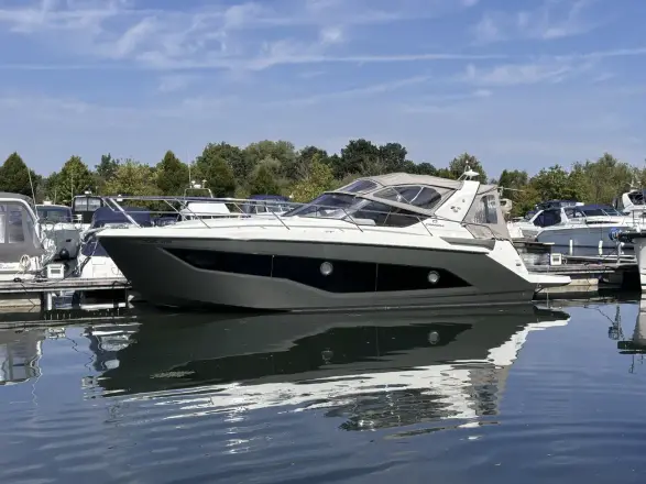 Cranchi Zaffiro 35 Lying Elsewhere 