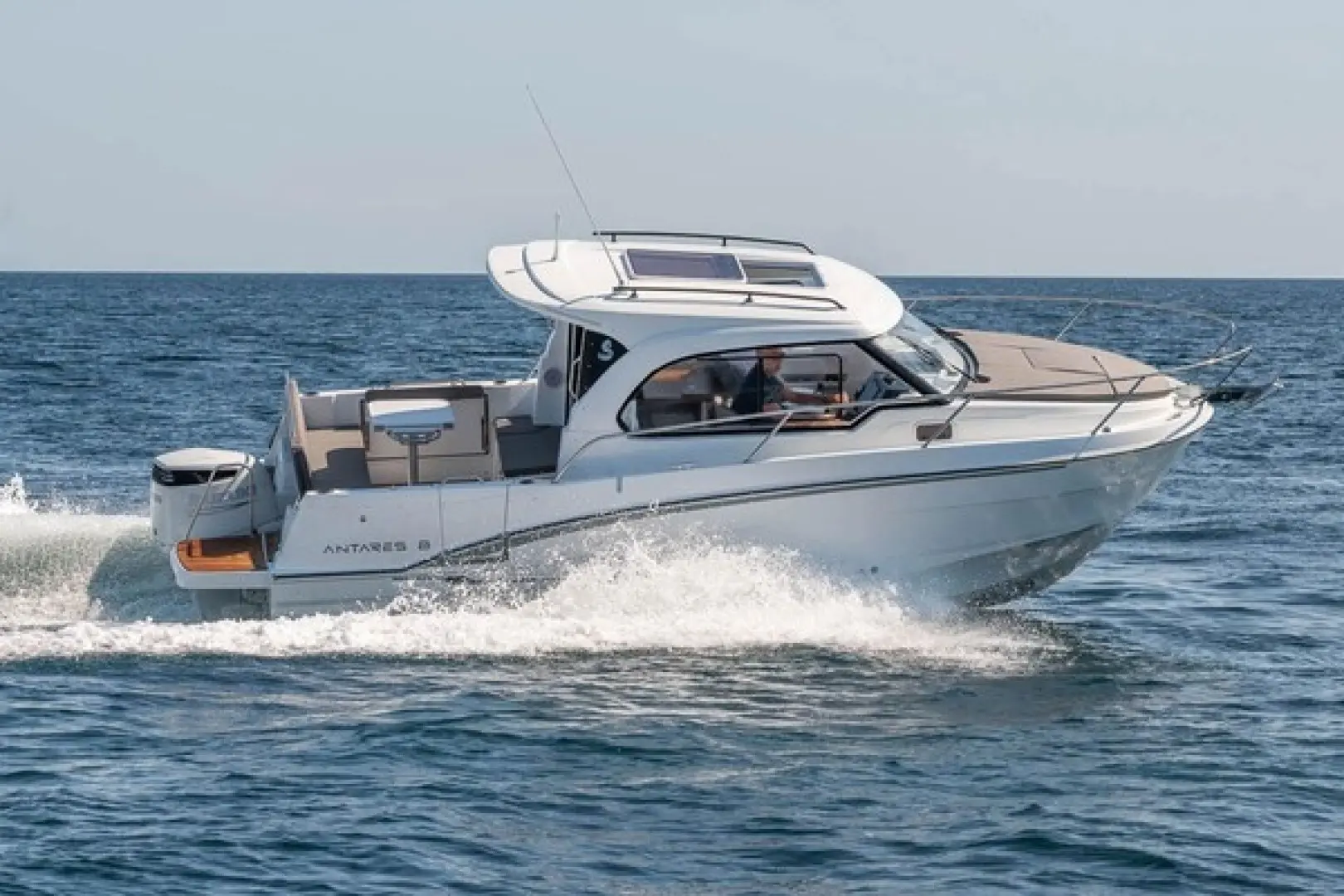 Beneteau Antares 8