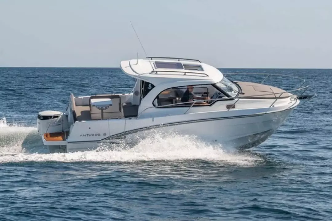 Beneteau Antares 8