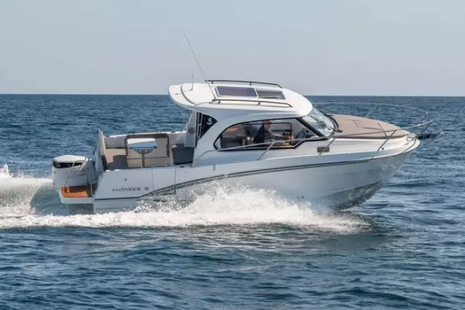 Beneteau Antares 8
