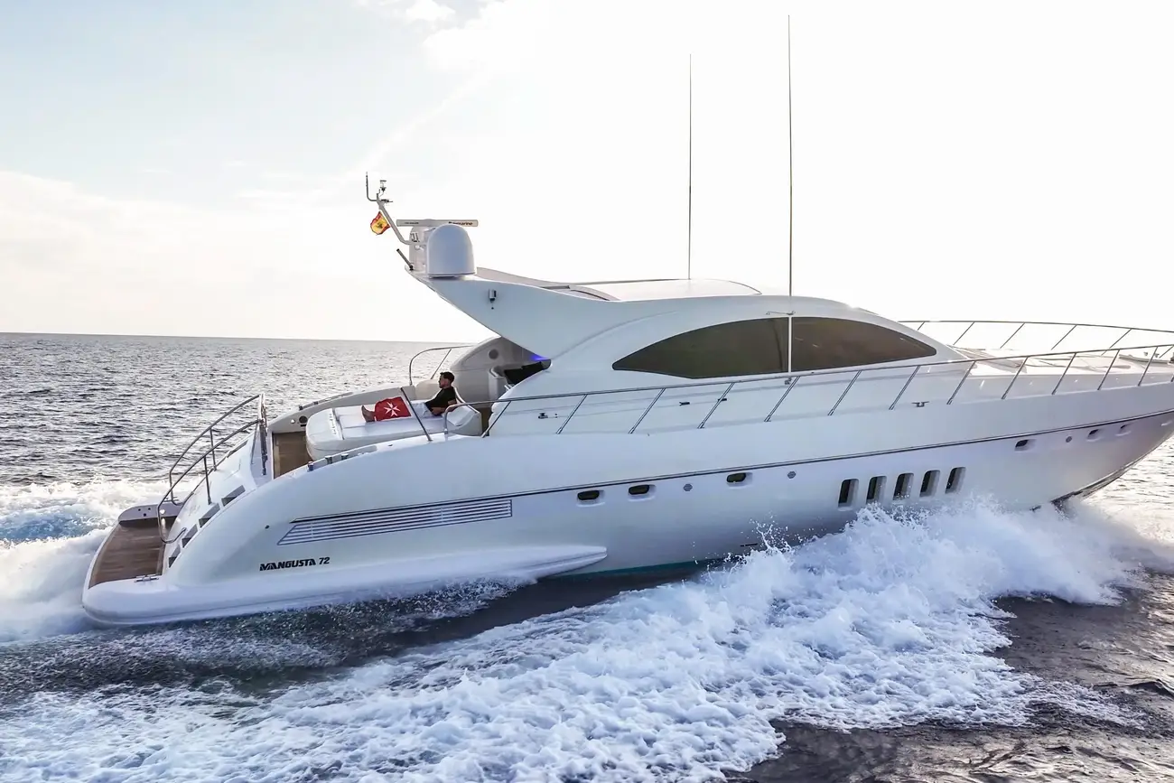Mangusta 72