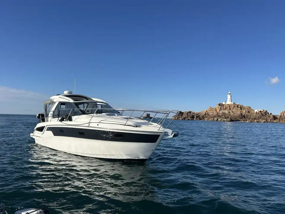 Bavaria S33 HT Distant Days