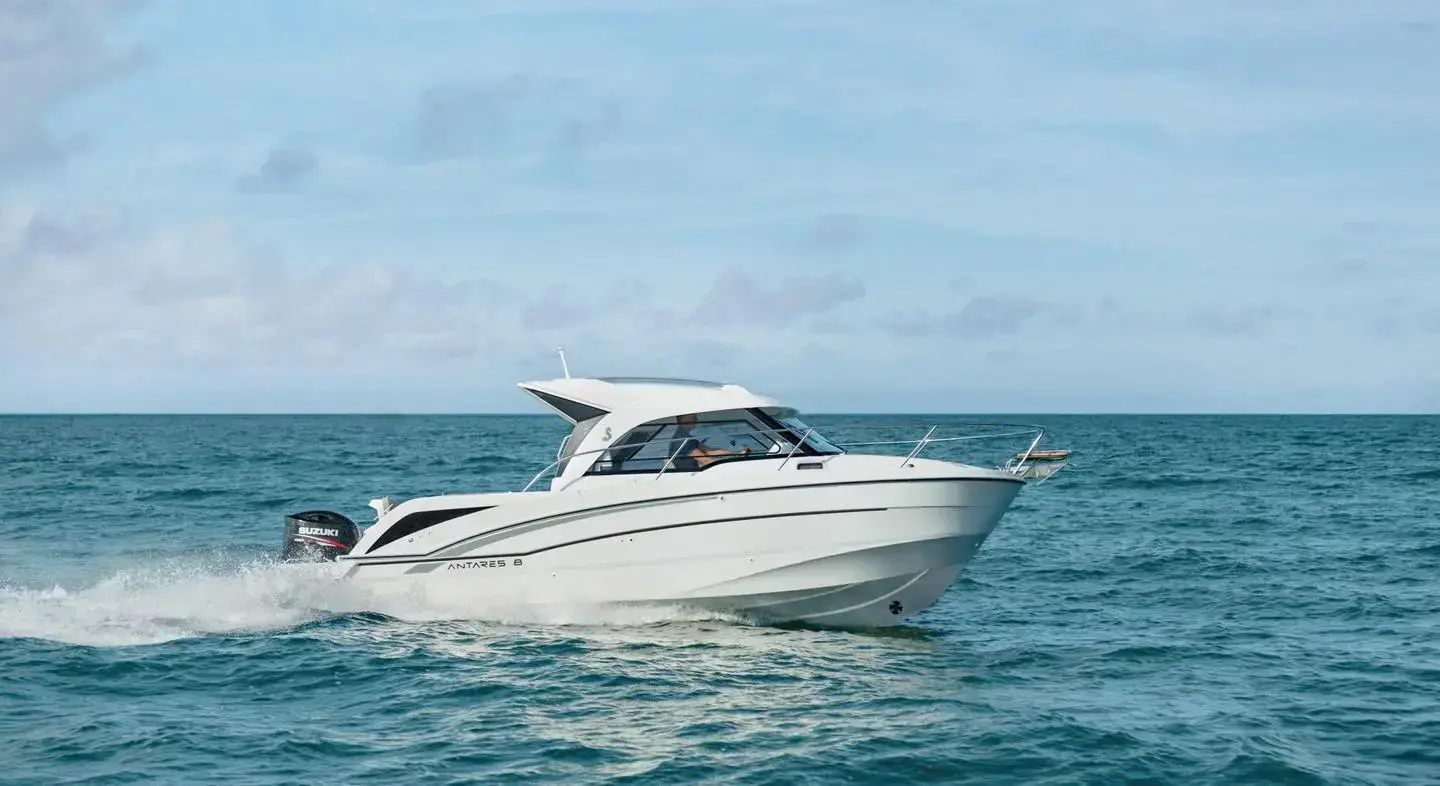Beneteau Antares 8