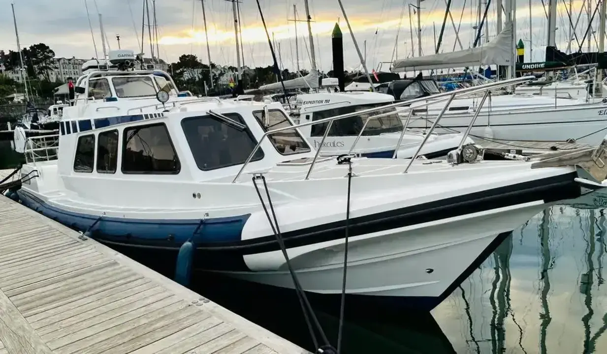 Redbay Stormforce 11m