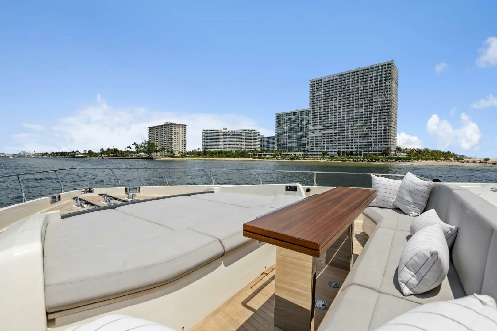 Thumbnail von Ferretti Yachts 850