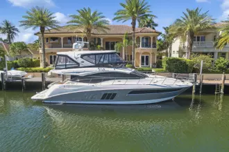 Sea Ray 590 Fly Bridge
