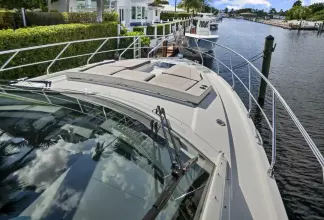 Thumbnail von Cruisers Yachts 54 Cantius Catch Me