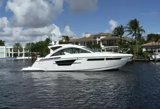 Thumbnail von Cruisers Yachts 54 Cantius Catch Me
