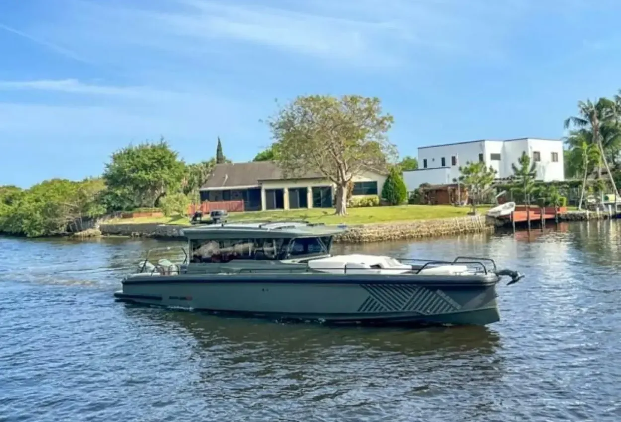 Brabus Shadow 900 XC Cross Cabin