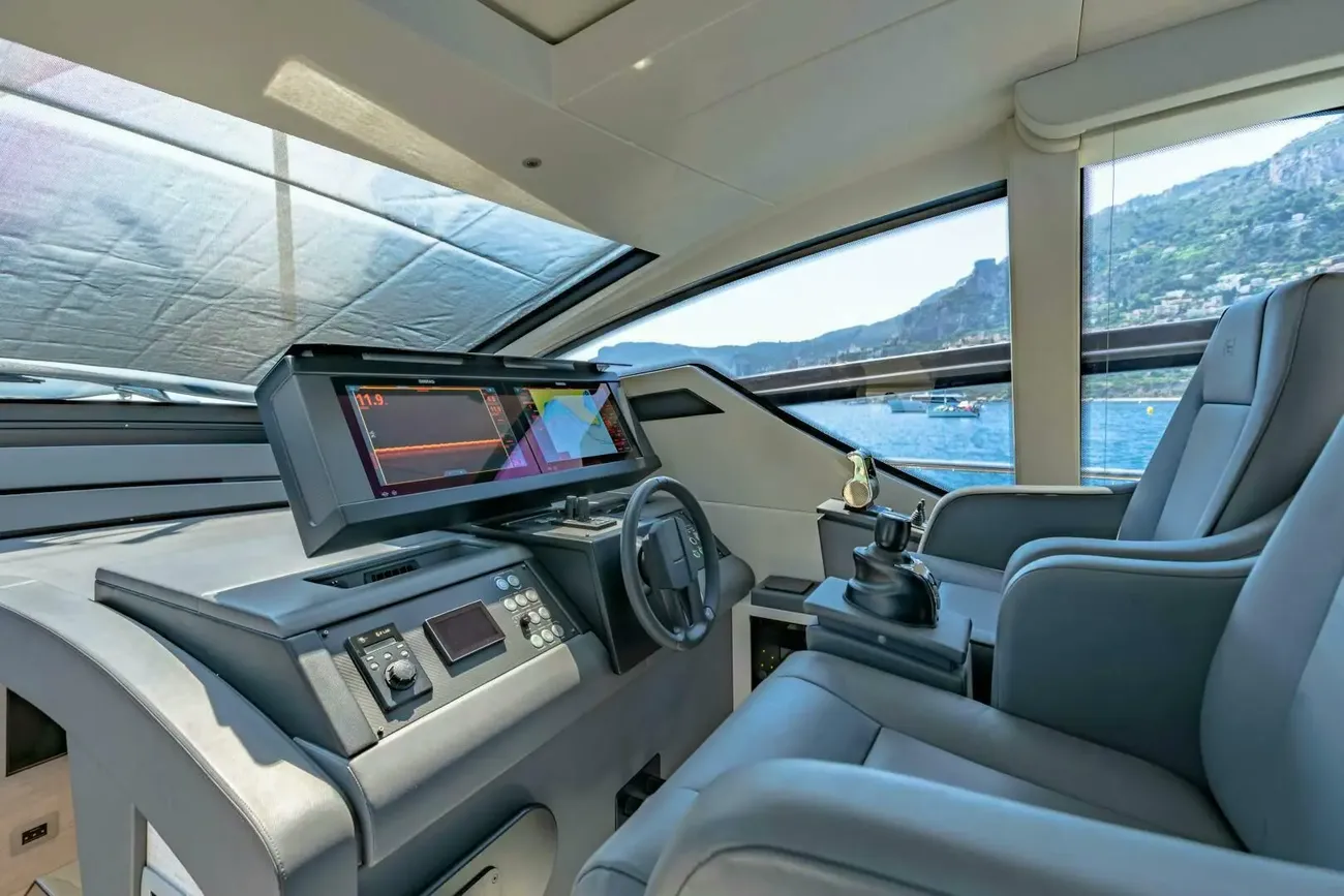 Thumbnail von Pershing 62 SILVER MISSILE