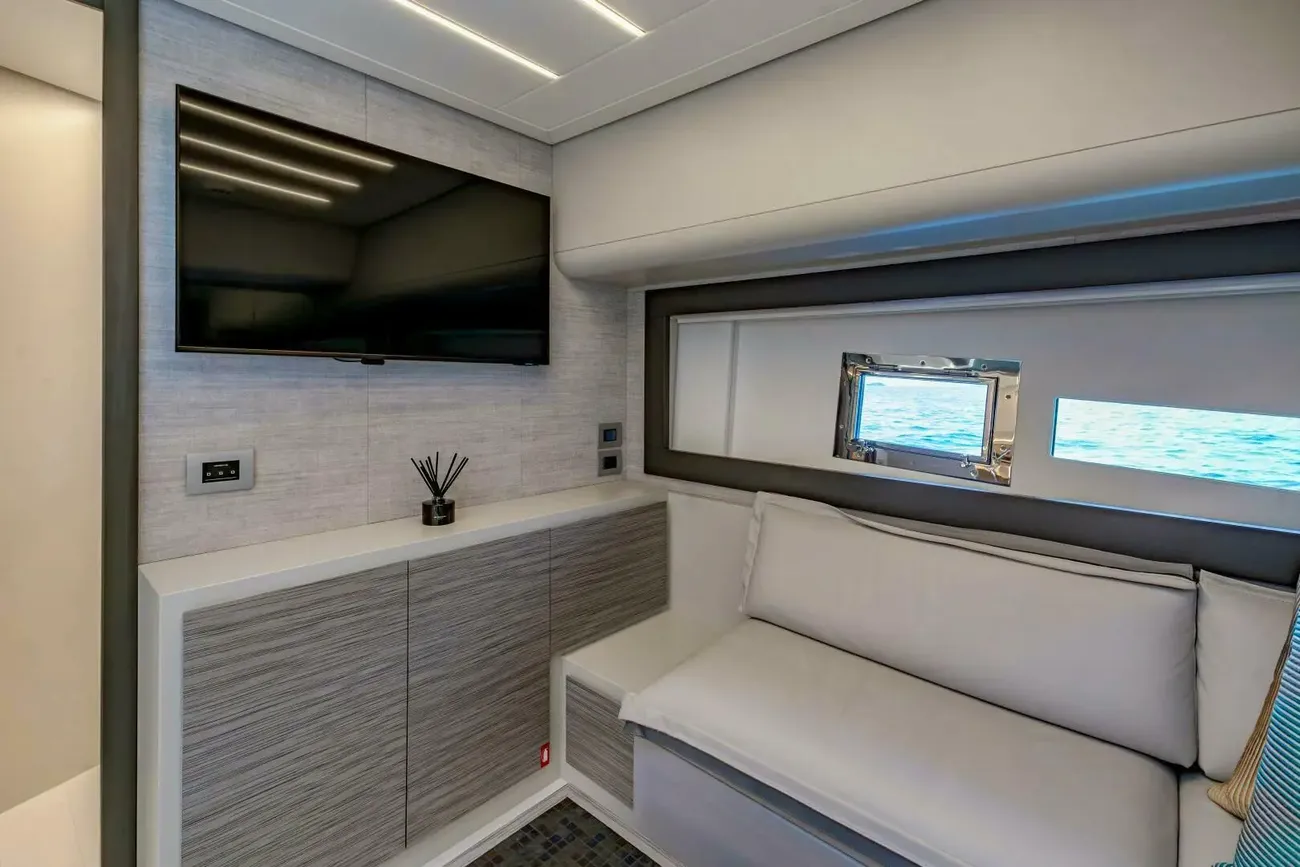 Thumbnail von Pershing 62 SILVER MISSILE