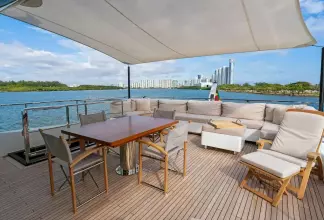 Thumbnail von Mangusta 	109 Yesenia