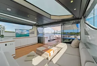 Thumbnail von Mangusta 	109 Yesenia